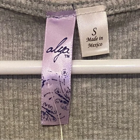 NWT Alya Sz-S Fitted Stretchy Ribbed Mini Tee Shirt Dress w/Eight Faux Buttons🎄 - Picture 14 of 16